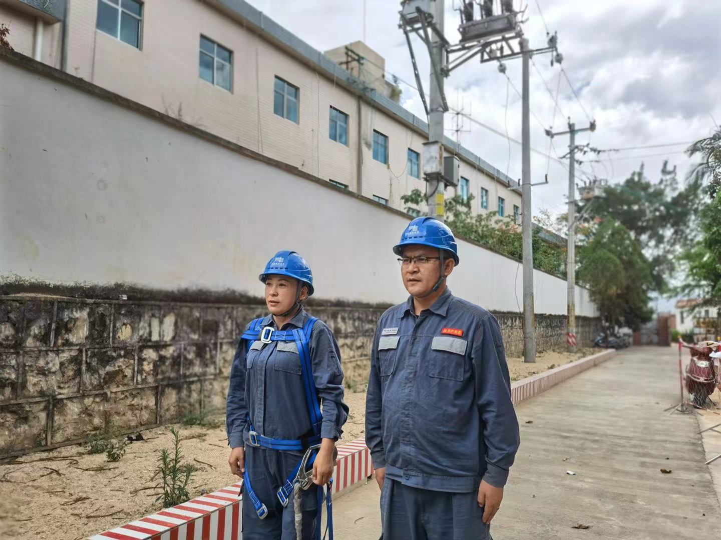 臨滄云縣供電局黨員帶頭開展崗評，促員工技能快速提升