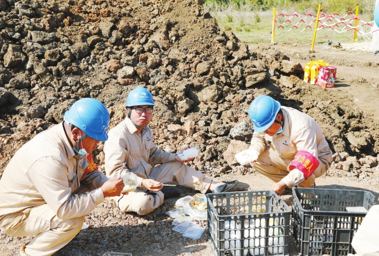 海南送變電公司圓滿完成環(huán)島旅游公路電力遷改工程任務(wù)