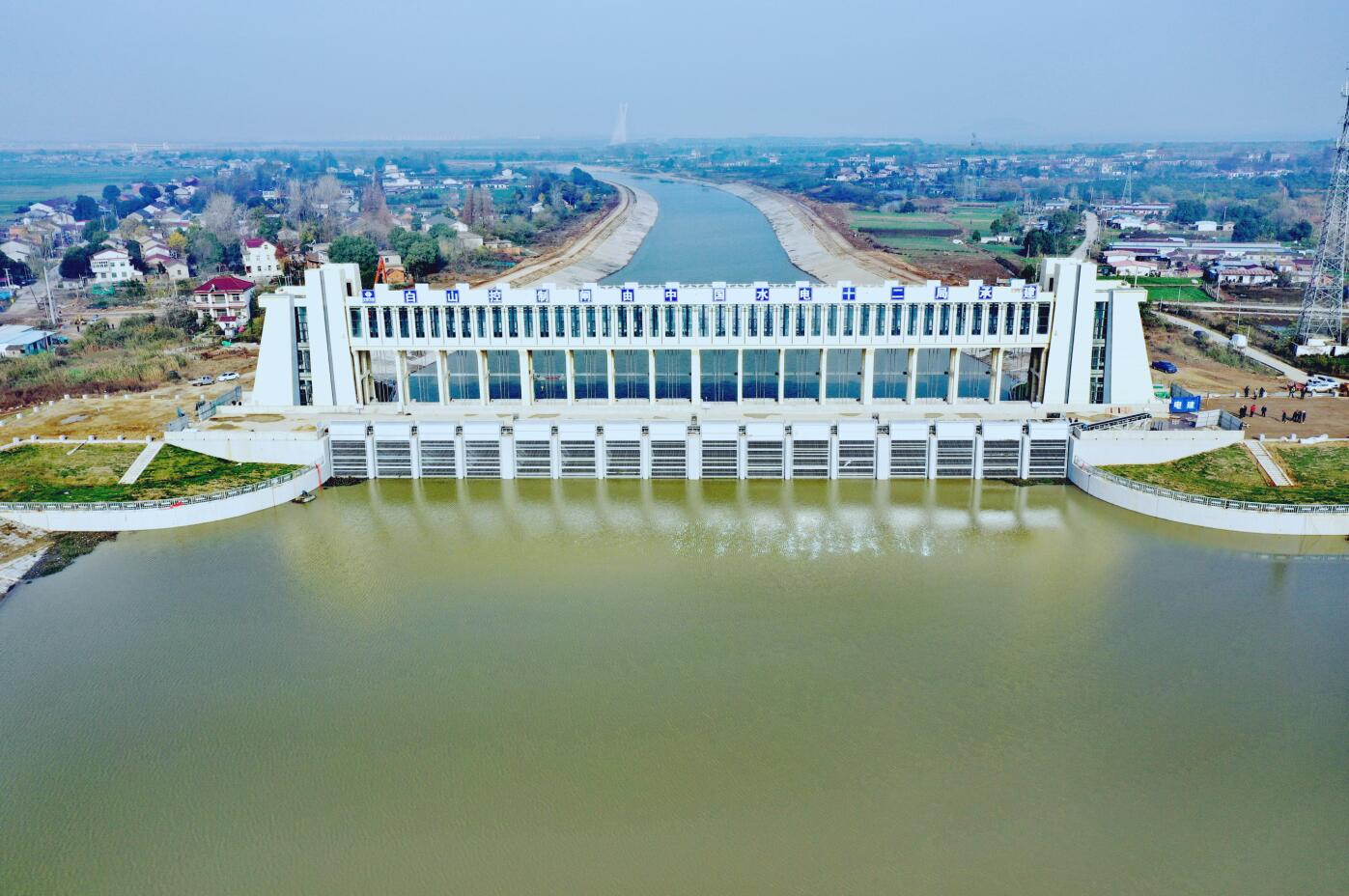 中國(guó)電建承建的國(guó)內(nèi)在建規(guī)模最大水利工程試通水通航