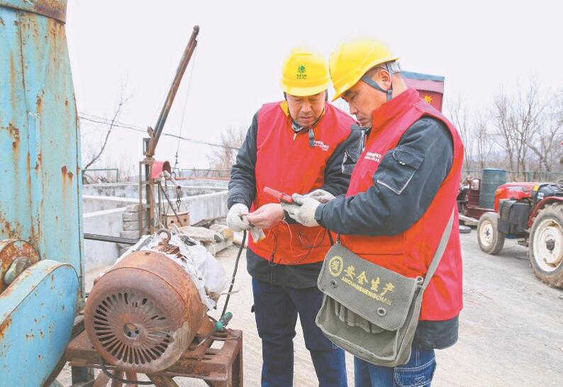 河南省博愛縣：幫助養(yǎng)牛場(chǎng)排除線路故障