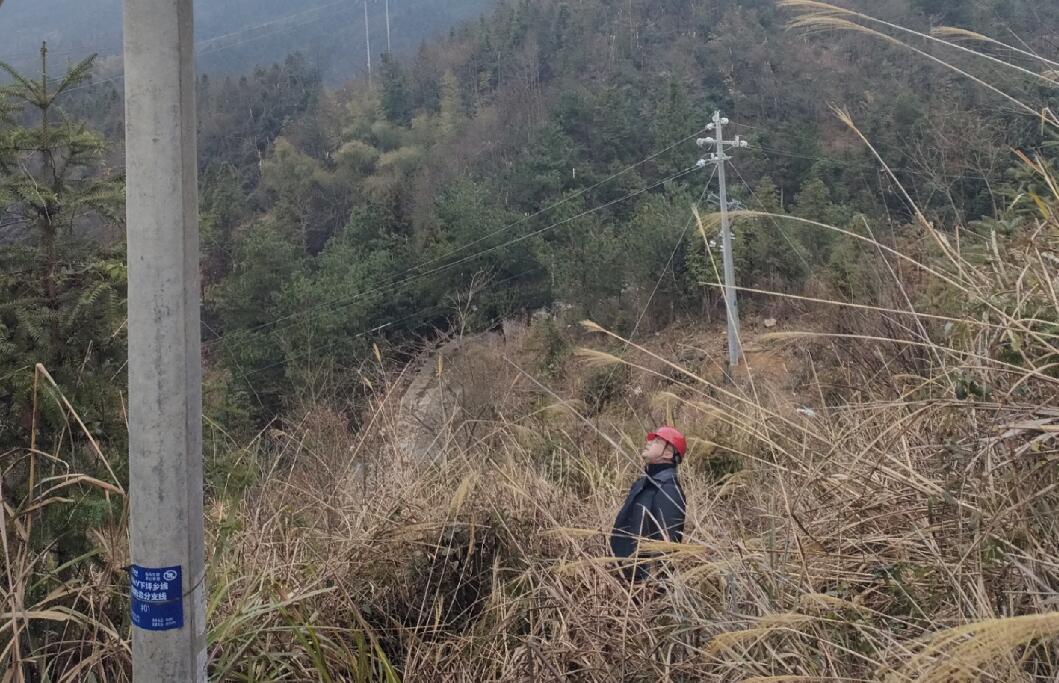 國(guó)網(wǎng)中方縣供電公司積極迎戰(zhàn)新一輪雨雪冰凍天氣