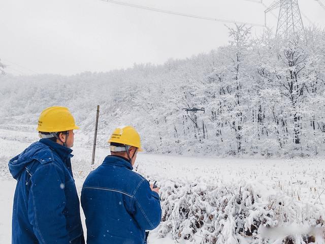 國網(wǎng)陜西電力公司全力以赴抗擊雨雪冰凍 電力保供守護萬家溫暖