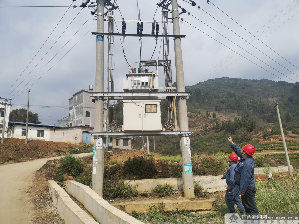 廣西那坡供電局農網改造升級 助力鄉(xiāng)村振興