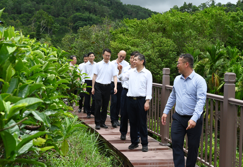 生態(tài)環(huán)境部部長(zhǎng)黃潤(rùn)秋赴海南省調(diào)研生態(tài)環(huán)境保護(hù)和核與輻射安全監(jiān)管工作