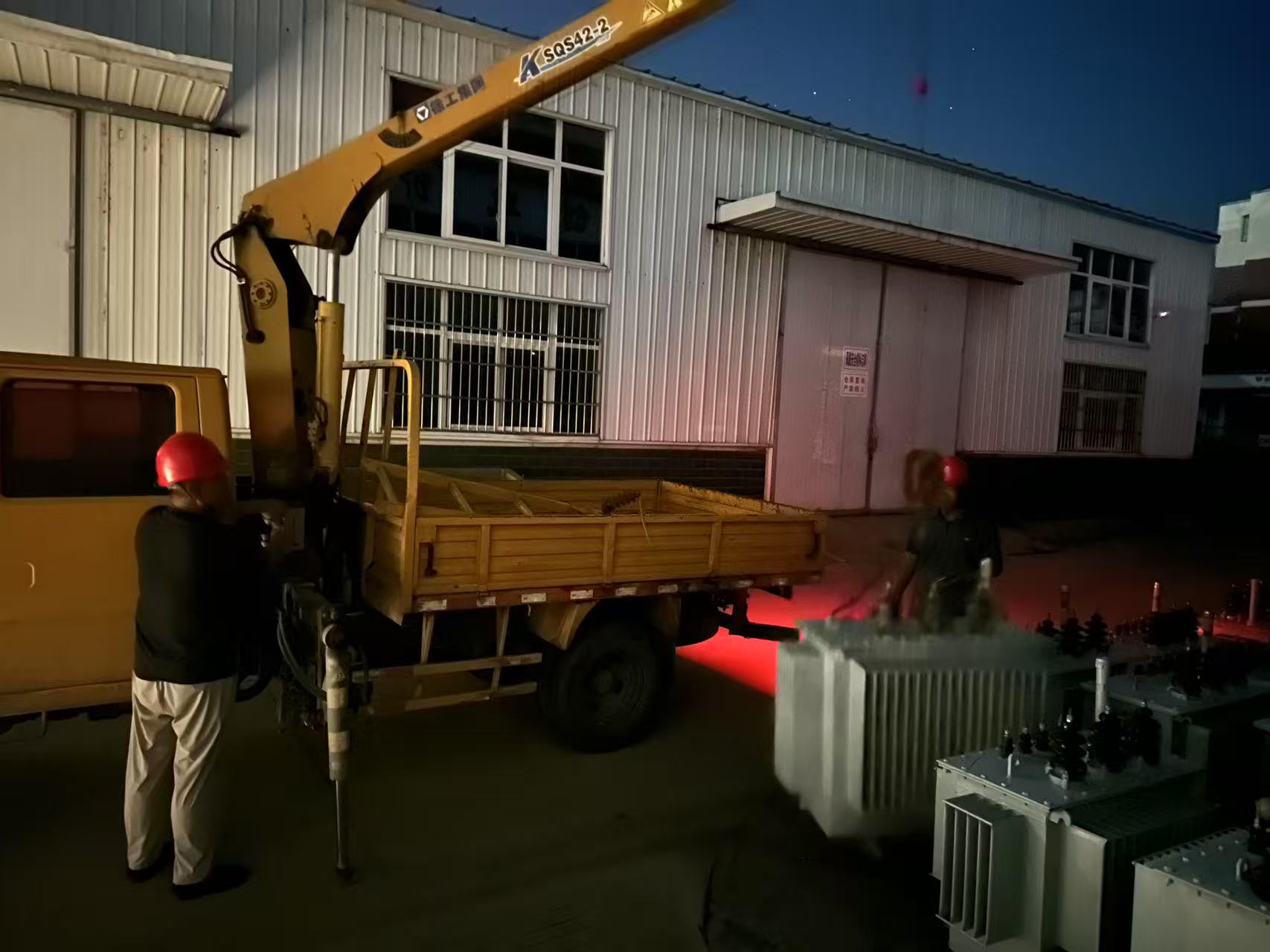 國(guó)網(wǎng)泌陽(yáng)縣供電公司：24小時(shí)物資保障"閃電戰(zhàn)"  守護(hù)高溫下的清涼