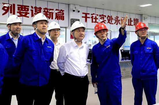 中國(guó)華能集團(tuán)董事長(zhǎng)溫樞剛到鶴崗電廠、伊春熱電督導(dǎo)調(diào)研生態(tài)環(huán)保及安全生產(chǎn)工作