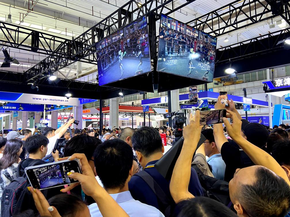 在北京，見證一場機器人的“狂歡”