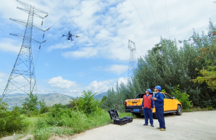 無人機特巡+數(shù)智化監(jiān)測 筑牢電網防汛大堤