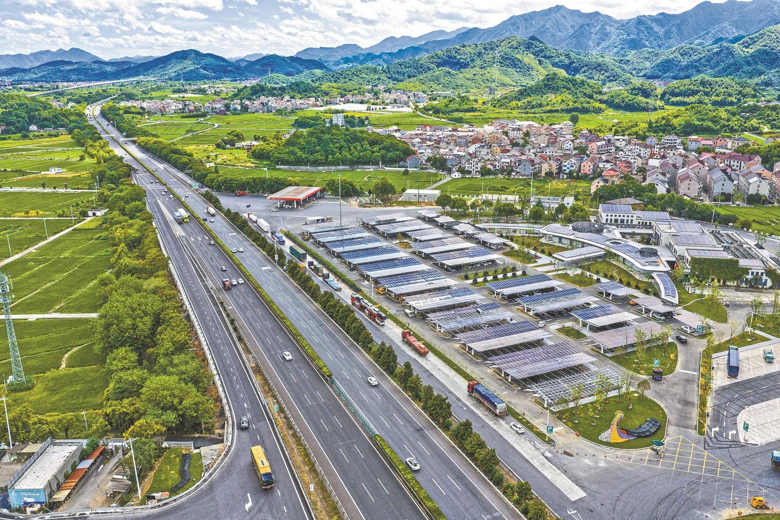 全國最大規(guī)模高速公路充電站在浙江杭州投運(yùn)