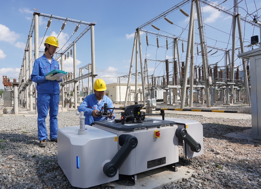 青海西寧供電公司首次應(yīng)用“無人機+全自動機巢”全自主作業(yè)模式進行巡檢
