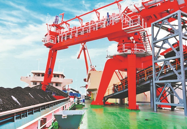 安徽池州電廠創(chuàng)新采用“螺旋卸船機(jī)浮碼頭+無人值守技術(shù)”打造綠色能源生產(chǎn)模式