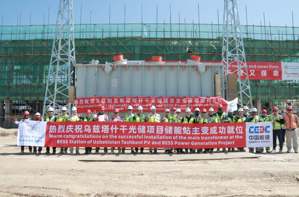 烏茲別克斯坦塔什干光儲(chǔ)項(xiàng)目?jī)?chǔ)能站主變壓器就位