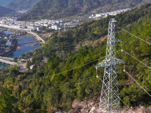 國(guó)網(wǎng)臺(tái)州市黃巖區(qū)供電公司：電網(wǎng)優(yōu)化再提升 迎峰度冬保穩(wěn)供